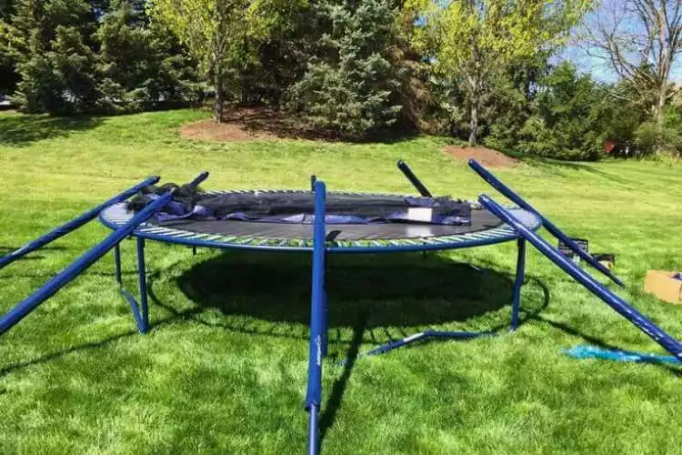 How do you take the top off a trampoline net