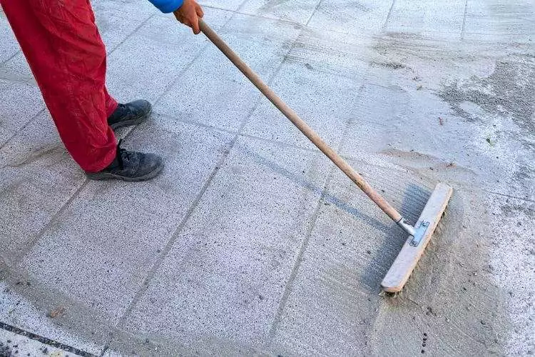 How to remove polymeric sand from pavers? Complete Guide