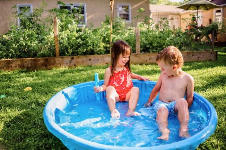 How to keep the inflatable pool clean? easy guide. 
