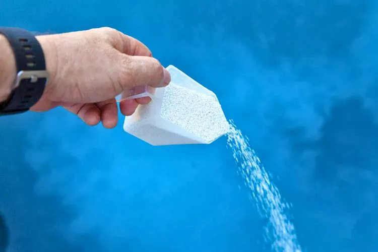 Will baking soda keep an inflatable pool clean